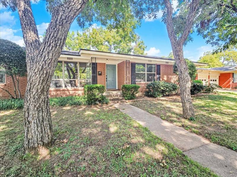 1609 Larkspur Drive, Arlington, TX 76013