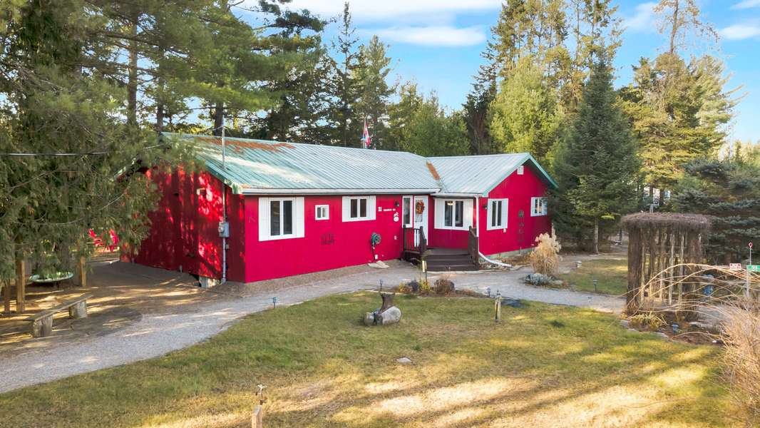 21 Sparrow RD, Kawartha Lakes, ON K0M 1C0