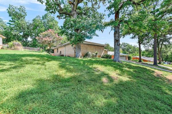 1519 W Chestnut Street, Denison, TX 75020