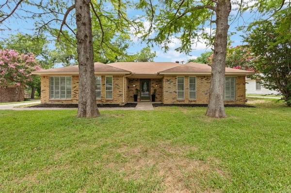 3808 Van Deman Drive, Benbrook, TX 76116