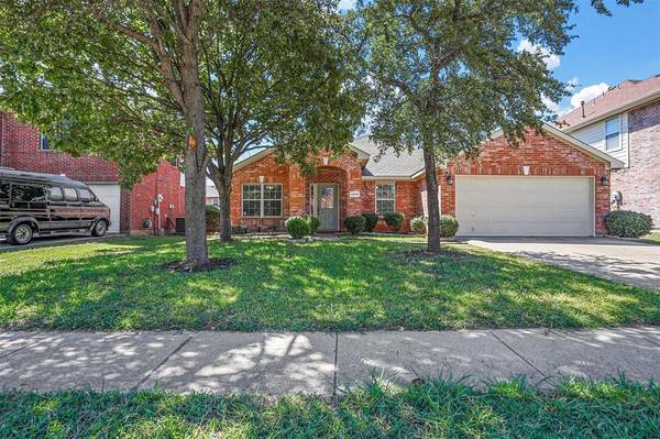 2423 Carson Trail, Grand Prairie, TX 75052