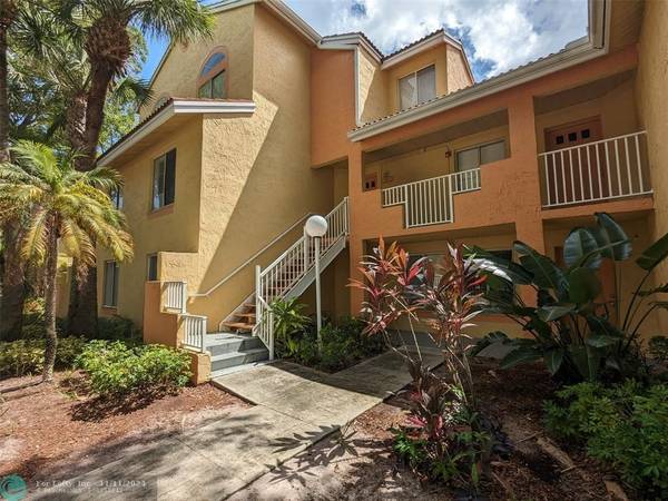 Coral Springs, FL 33071,914 Coral Club Dr  #914