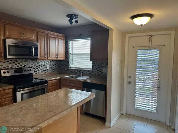 Sunrise, FL 33322,8500 Sunrise Lakes Blvd  #303