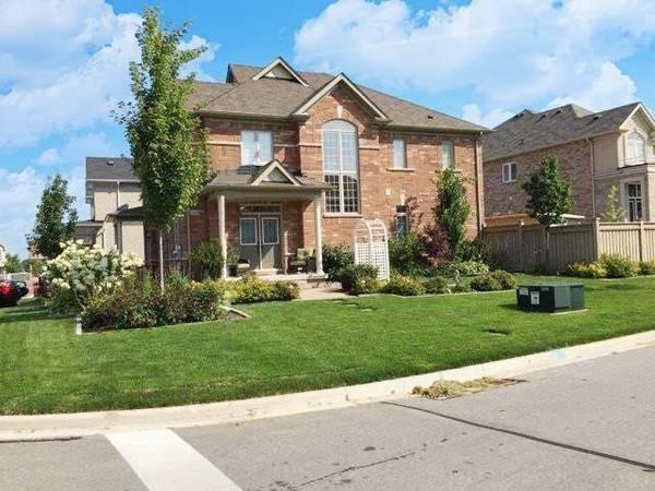 1035 Bob Scott CT, Newmarket, ON L3X 3L5