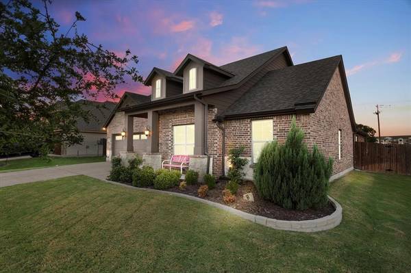 221 Lariat Trail, Waxahachie, TX 75165