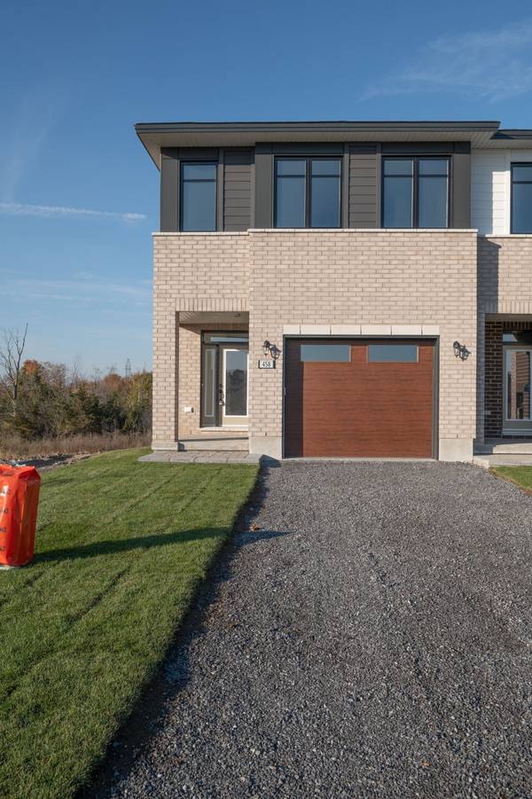 Kingston, ON K7P 0R7,458 Buckthorn DR