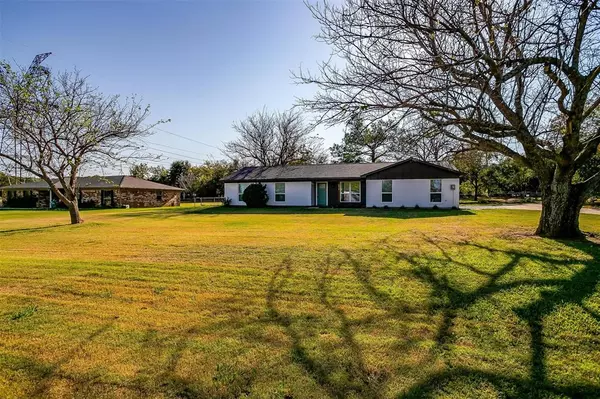 1913 Meadow Drive, Crowley, TX 76036