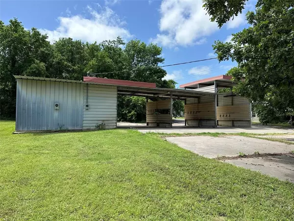 Bells, TX 75414,105 N Branch Street