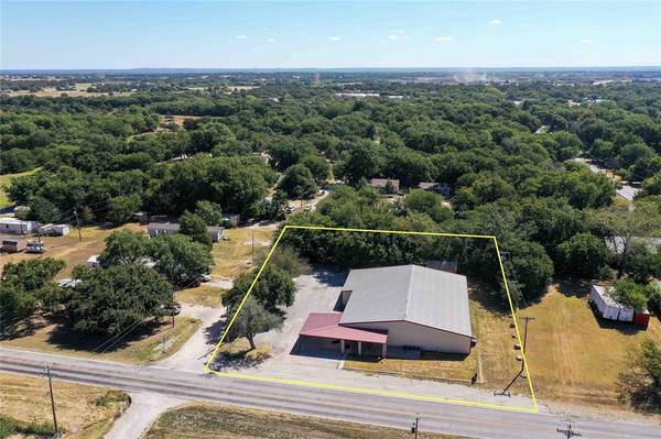 405 W Kentucky Street, Chico, TX 76431