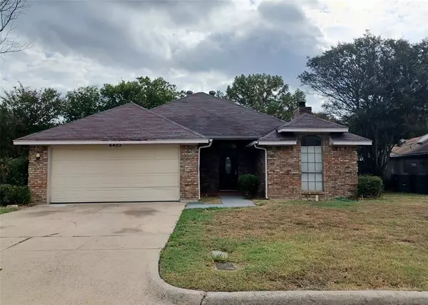 6423 Rising Meadow Drive, Arlington, TX 76018