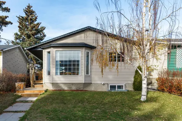 Airdrie, AB T4B 0P9,17 Aster PL Southeast