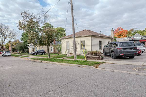 Brantford, ON N3S 3X8,12 Ann ST