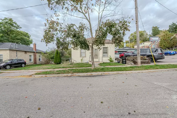 Brantford, ON N3S 3X8,12 Ann ST