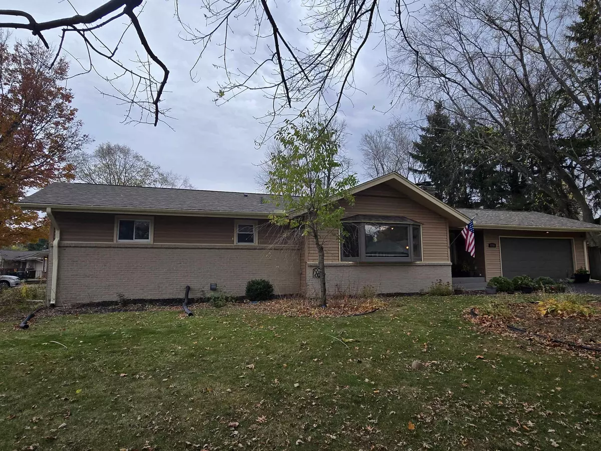 Rockford, IL 61107,5716 Knollwood Road