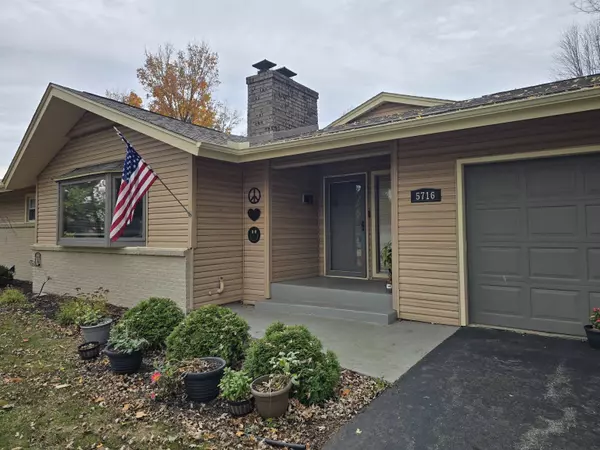 Rockford, IL 61107,5716 Knollwood Road