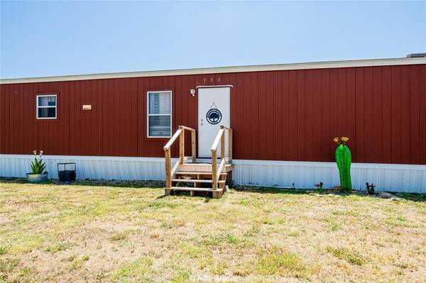 Aspermont, TX 79502,334 E 5th Street