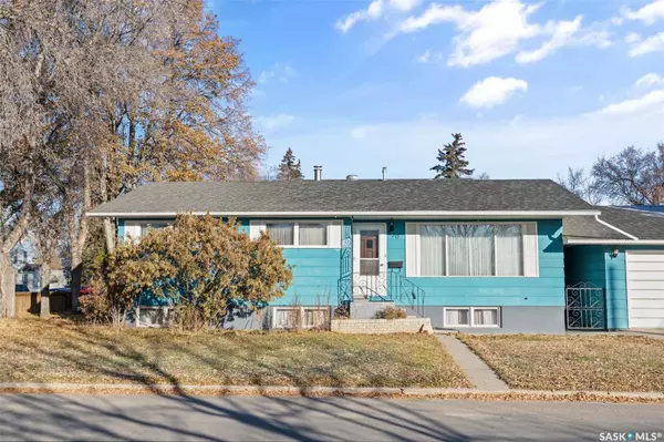 830 L AVENUE S, Saskatoon, SK S7M 2J1