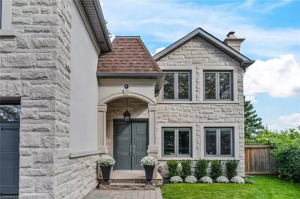 Oakville, ON L6J 5N8,2410 BRETON Close