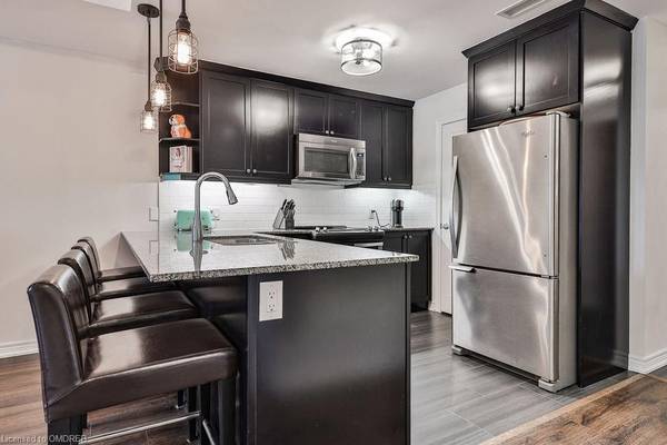 Oakville, ON L6K 1X5,70 STEWART ST #201