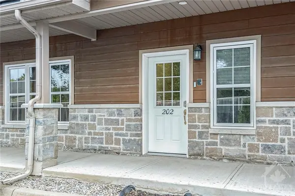 Embrun, ON K0A 1W0,245 EQUINOX DR #202