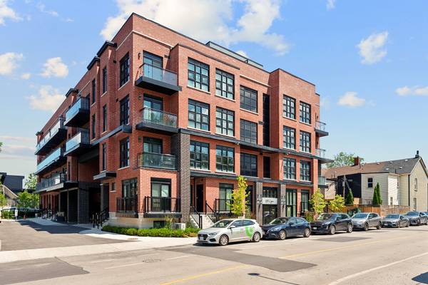 485 logan AVE #202, Toronto E01, ON M4M 2P5