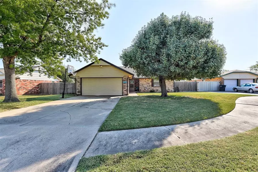 1204 Spruce Street, Moore, OK 73160