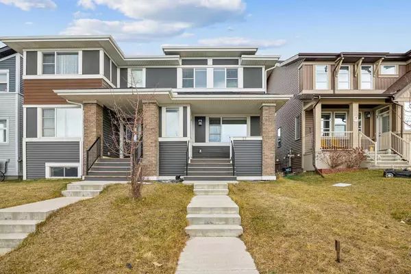 27 Carringvue DR Northwest, Calgary, AB T3P 0W4