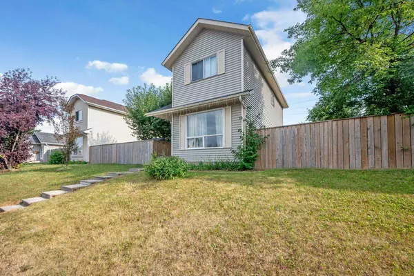 Calgary, AB T2A 7J1,19 Appletree Close SE