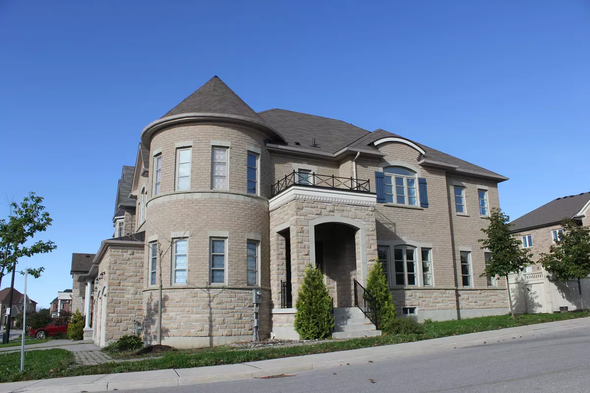 Richmond Hill, ON L4E 1B8,50 Meadowsweet LN