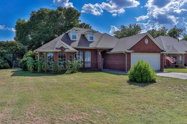 2 S Sharon Drive, Krum, TX 76249