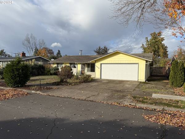 1028 Lochaven AVE, Springfield, OR 97477