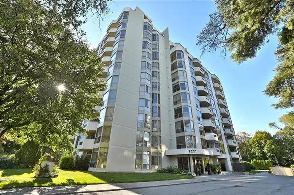 1237 North Shore BLVD #404, Burlington, ON L7S 2H8