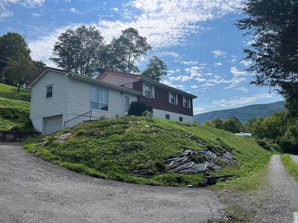 122 Adventure Road, North Tazewell, VA 24630