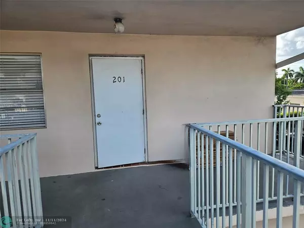 Hollywood, FL 33020,2829 Van Buren St  #201