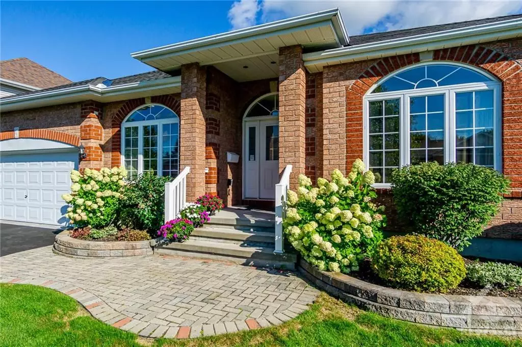 Stittsville - Munster - Richmond, ON K2S 1M3,60 FOREST CREEK DR