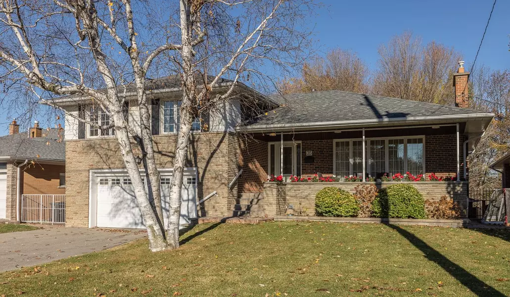 35 Buxton RD, Toronto W05, ON M3M 1Y6