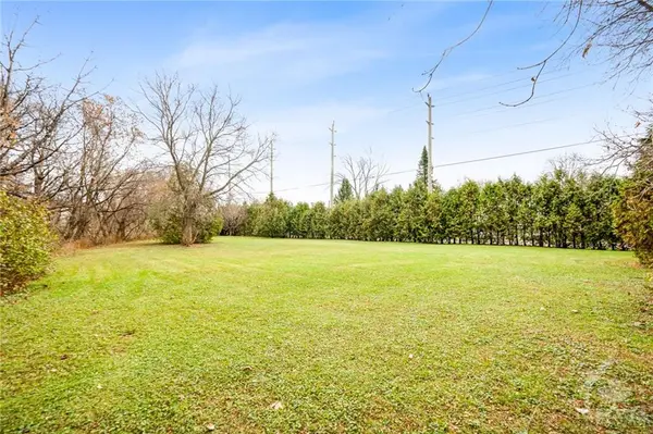 St Eugene, ON K0B 1P0,1015 LABROSSE ST