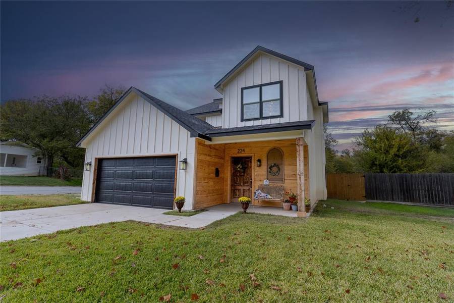 224 Live Oak Lane, Weatherford, TX 76086