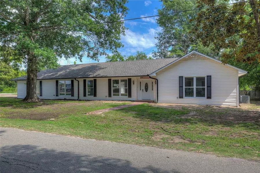 104 W Brandon Street, Edgewood, TX 75117