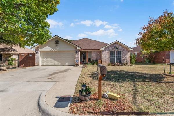 1725 Canterbury Circle, Fort Worth, TX 76112