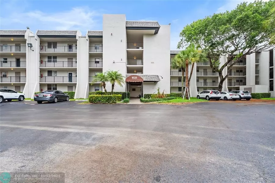 9325 Lagoon Pl  #404, Davie, FL 33324