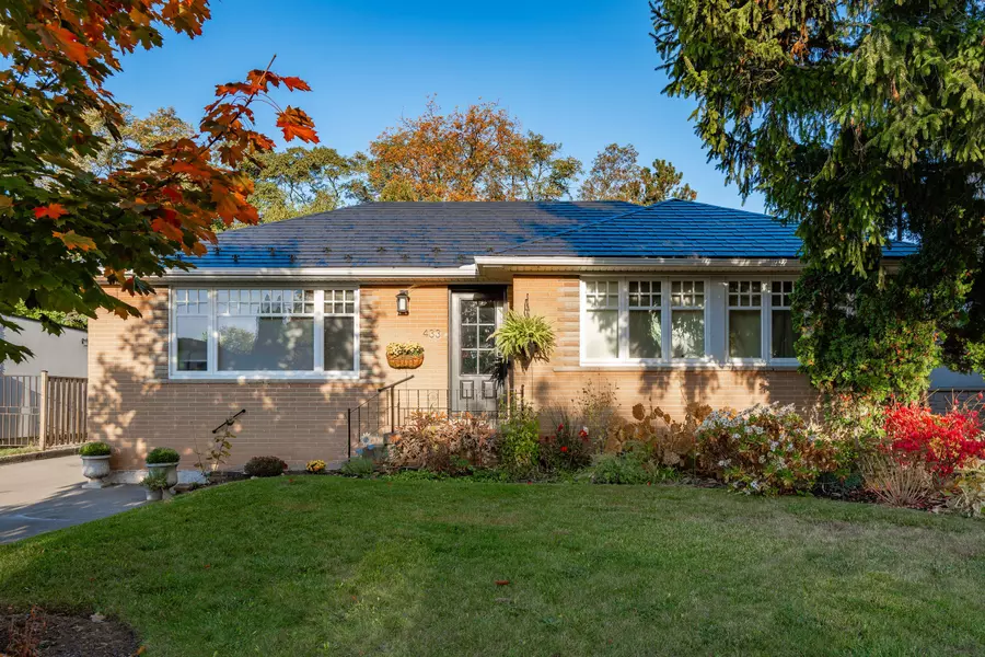 433 Pinegrove RD, Oakville, ON L6K 2B6