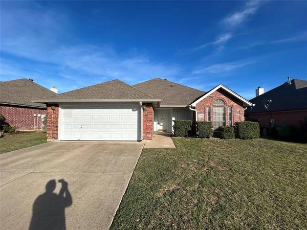 3324 Tommy Hays Drive, Haltom City, TX 76117