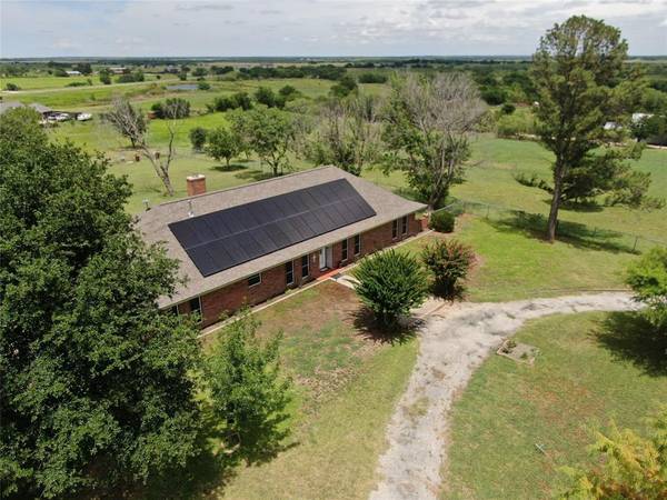 517 E Lucost Street, Nocona, TX 76255