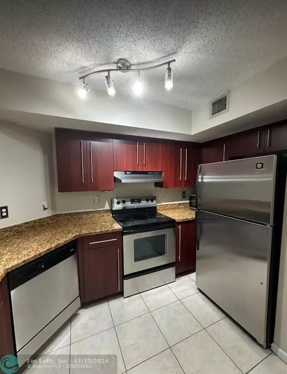 Plantation, FL 33324,761 N Pine Island Rd  #306