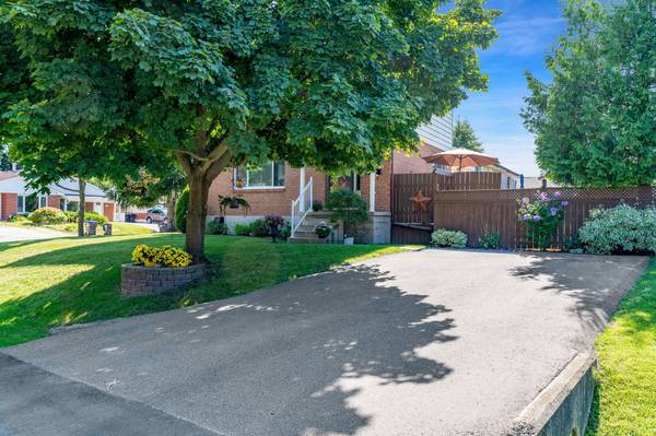 10 Leslie DR, Collingwood, ON L9Y 4P2