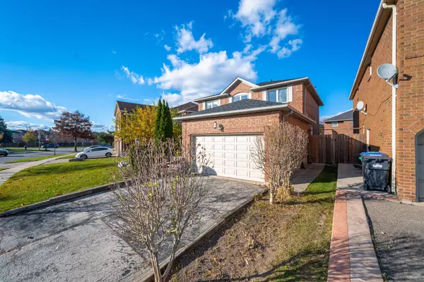 Brampton, ON L6Y 4J2,56 Duggan DR