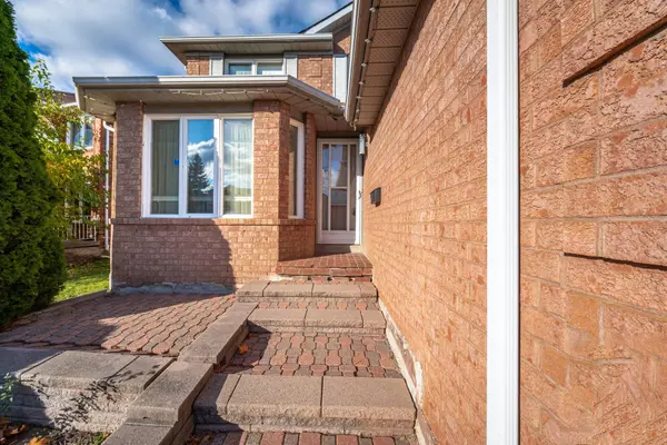 Brampton, ON L6Y 4J2,56 Duggan DR