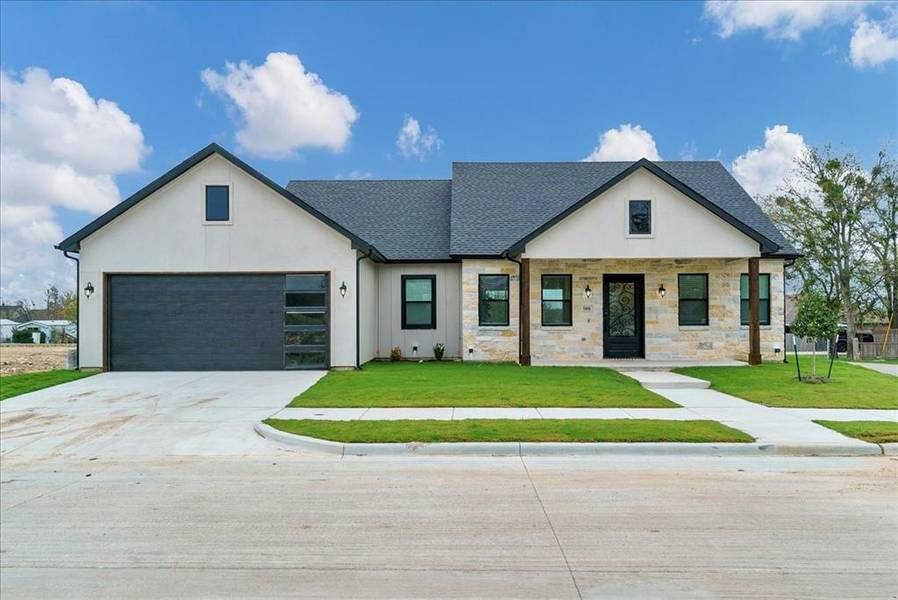 500 Highview Court, Godley, TX 76044