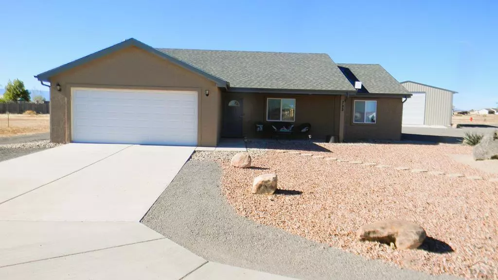 722 E Paradise Dr, Pueblo West, CO 81007